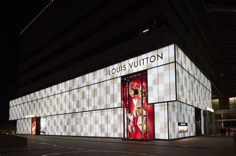 louis vuitton beijing silk market|Louis Vuitton’s flagship store in Beijing has yet to open..